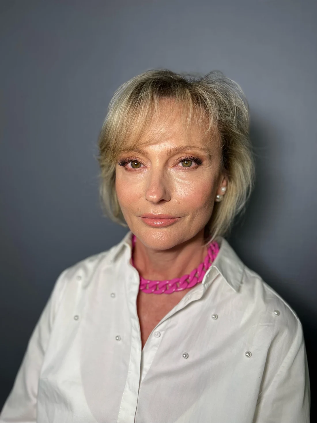 Natural makeup with softly defined eyes